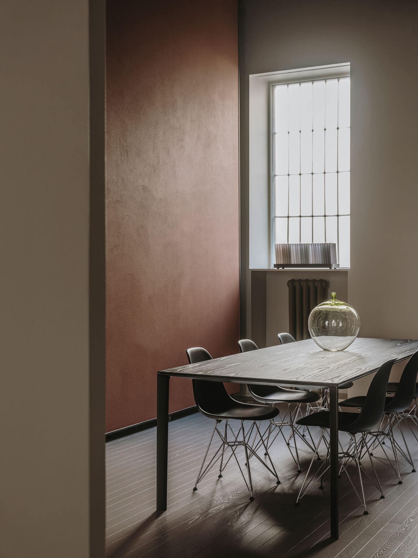 Parete: Wallcrete Living KK 113, Termo: Microresina KK 60, Pavimento: Legno+Color KK 121