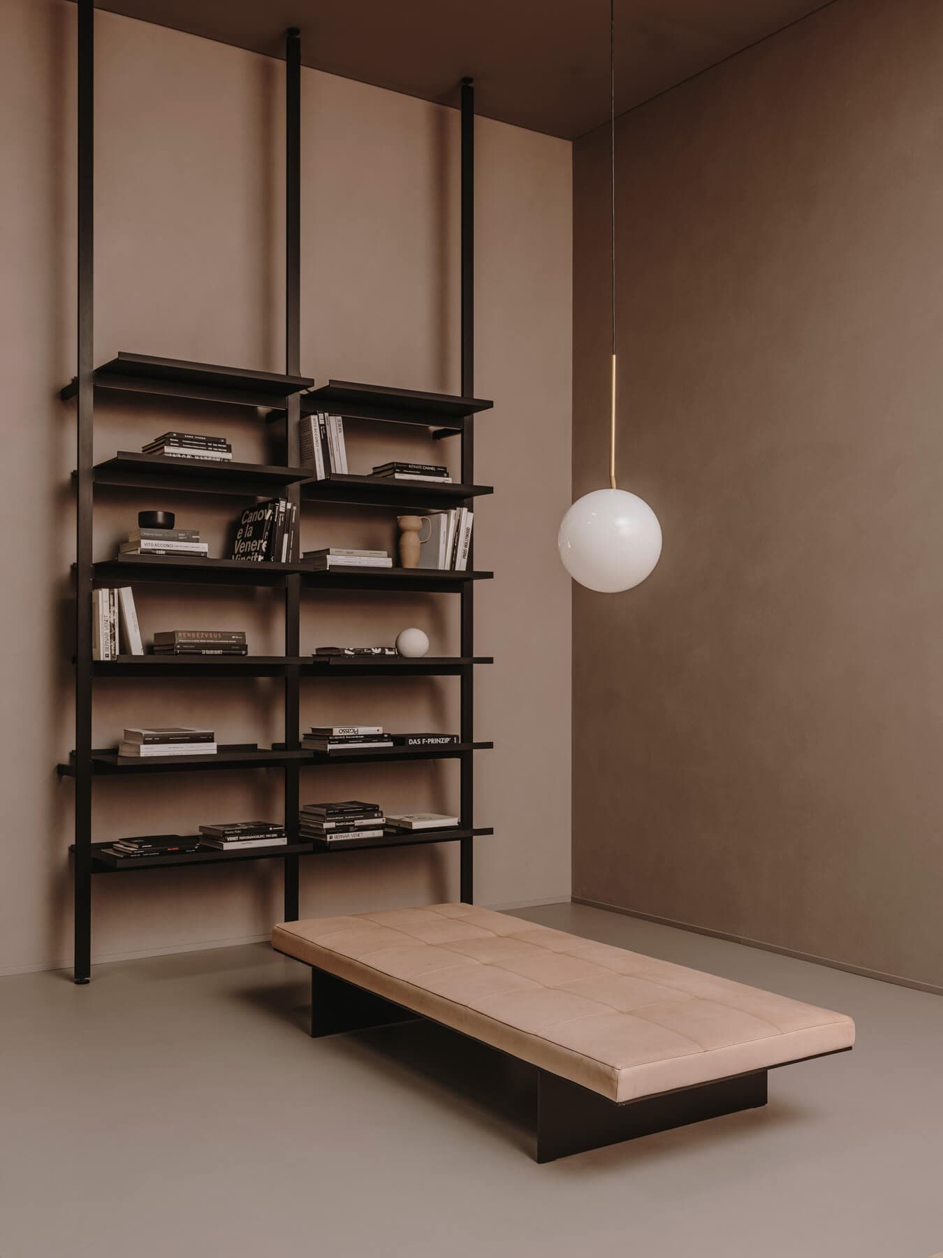 Pareti: Patina Living KK 121, Pavimento: Cementoresina KK 121