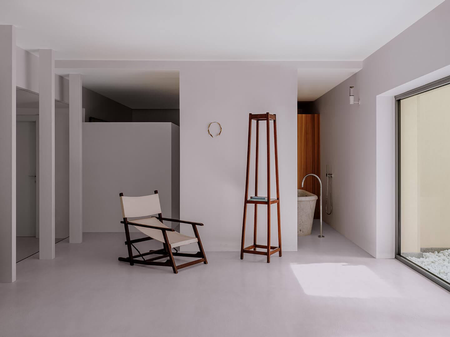 Pareti: Wallpaper KK 144, Muri esterni: Outdoor Plaster KK 106