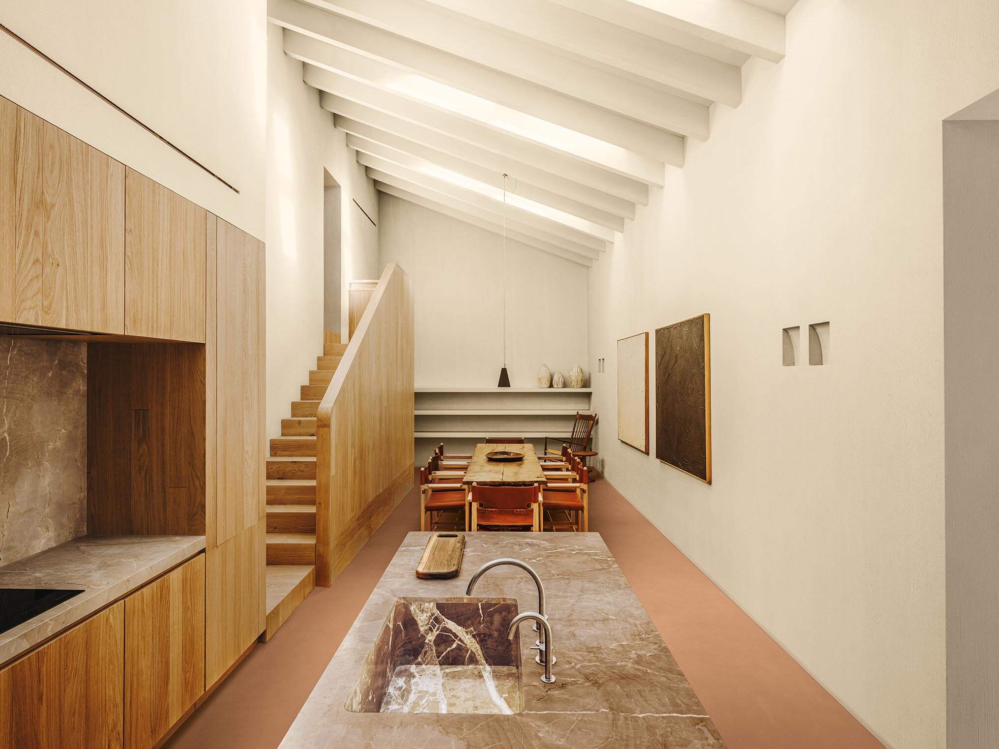Pavimento: Cementoresina KK 111, Pareti: Wallcrete Living KK 105